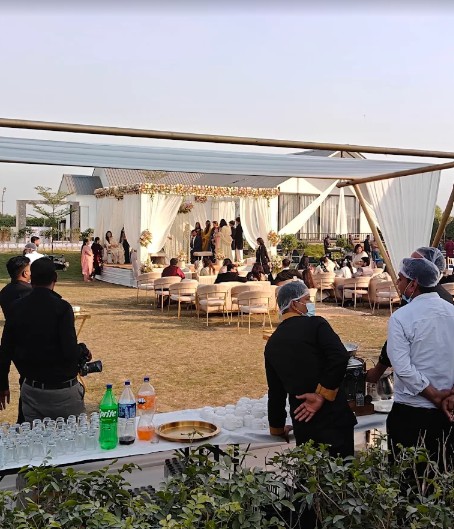 Farmhouse in Chattarpur for Party