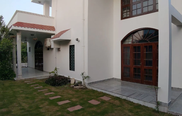 Ratna Villa